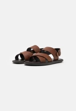 Pier One Unisex - Sandalen - Cognac 11 Pier One Unisex - Sandalen - Cognac -Pier One 93d59b6c78964396a0134fb24776a5f7