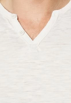 Pier One T-Shirt Basic - Off-White -Pier One 98d0da50953649dd880949f058c3b43f