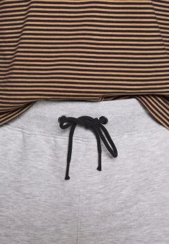 Pier One 2 Pack - Shorts -Light Grey /Black 8 Pier One 2 Pack - Shorts -Light Grey /Black -Pier One c4d577d8c6314b53bc4b281d9e735af0